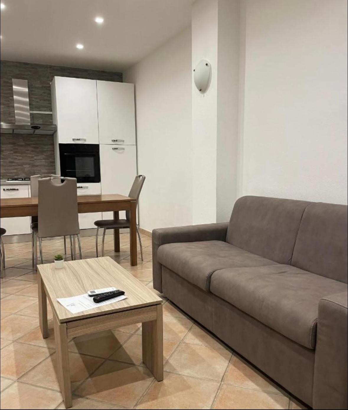 Square Inn Apartment Όλμπια Εξωτερικό φωτογραφία