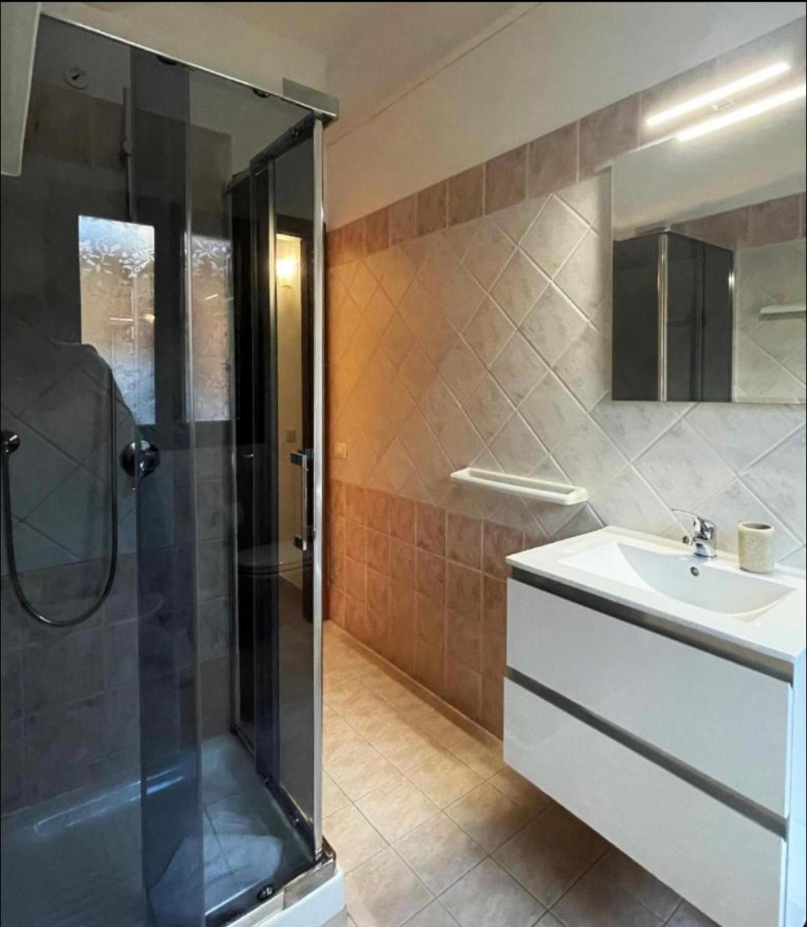 Square Inn Apartment Όλμπια Εξωτερικό φωτογραφία