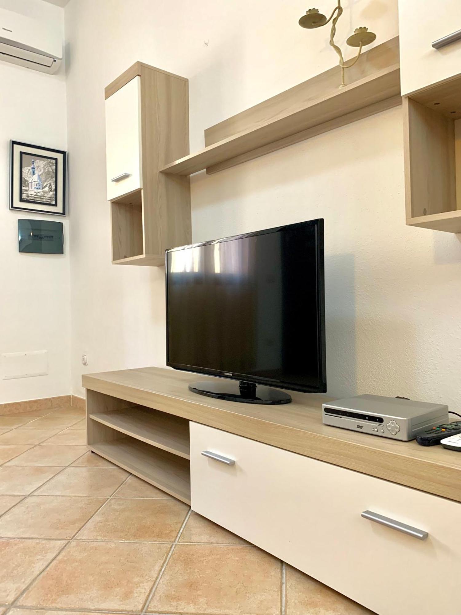 Square Inn Apartment Όλμπια Εξωτερικό φωτογραφία